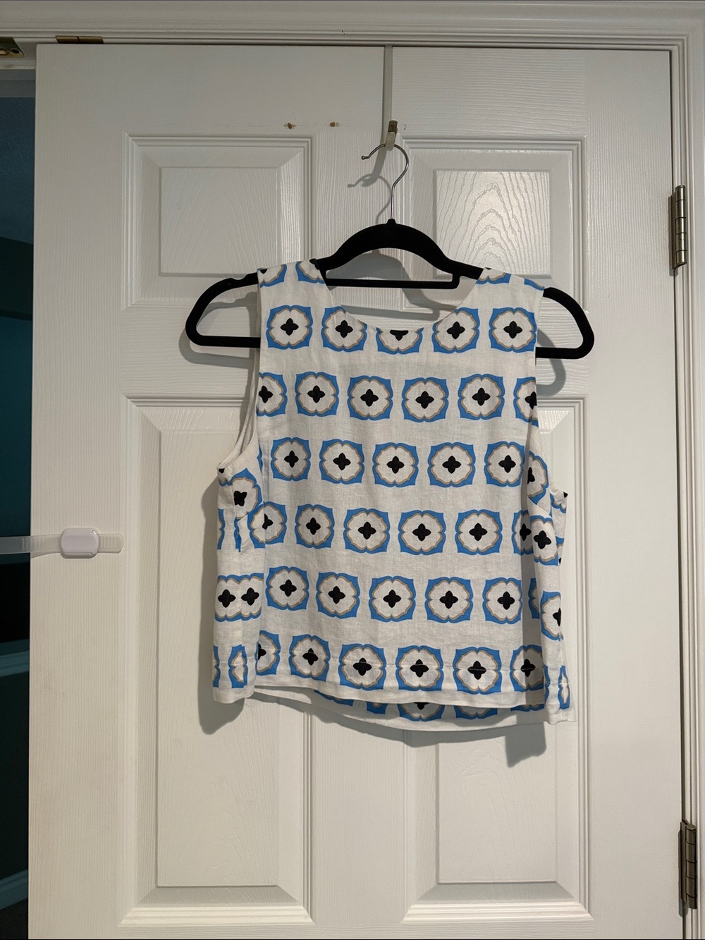 Ann Taylor White Sleeveless Crop Top with Blue & Black Tile Print